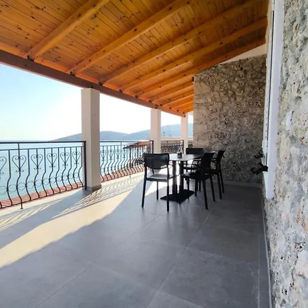 Petra Mare Apartament Qeparo