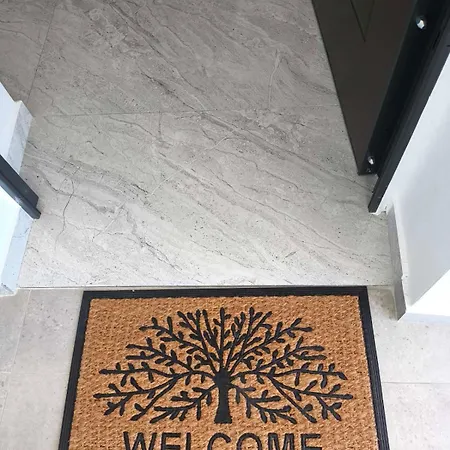 Petra Mare * צ'פרו