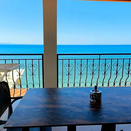 Petra Mare Apartament Qeparo